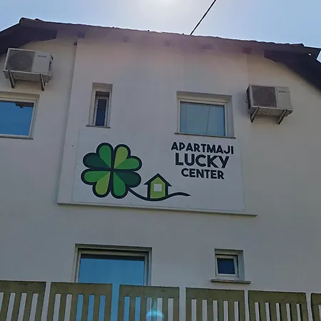 アパート Lucky Center *