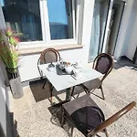 Lucky Center Apartment *