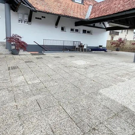 Lucky Center 公寓 *